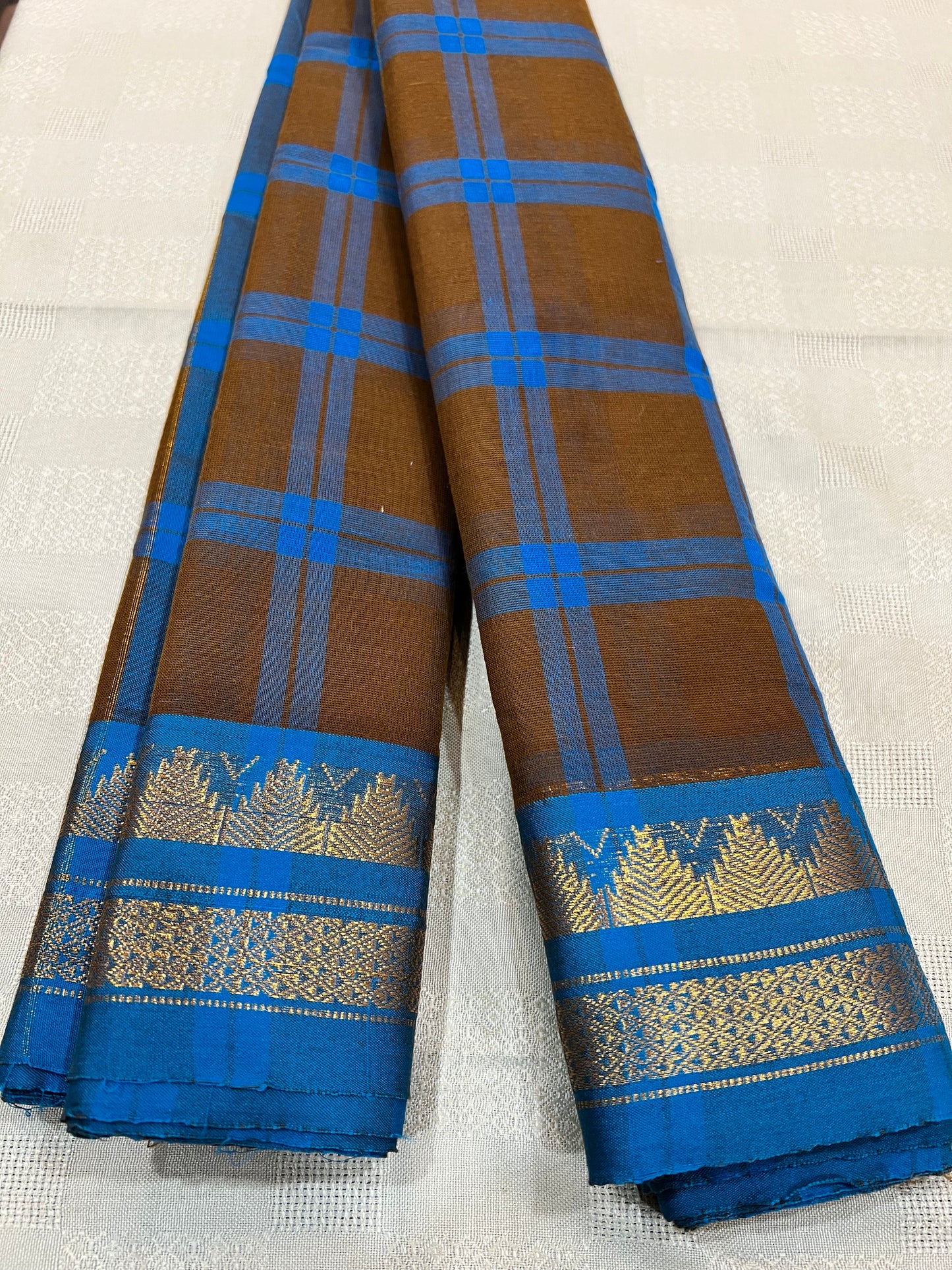 Gadwal cotton saree with checks design and zari border